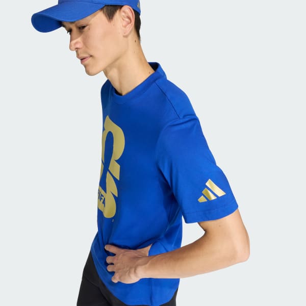アディダス FIFA ワールドカップ 26 公式エンブレム半袖Tシャツ