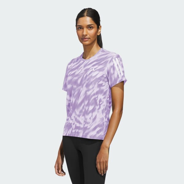 Violeta Playera Own The Run Allover Print