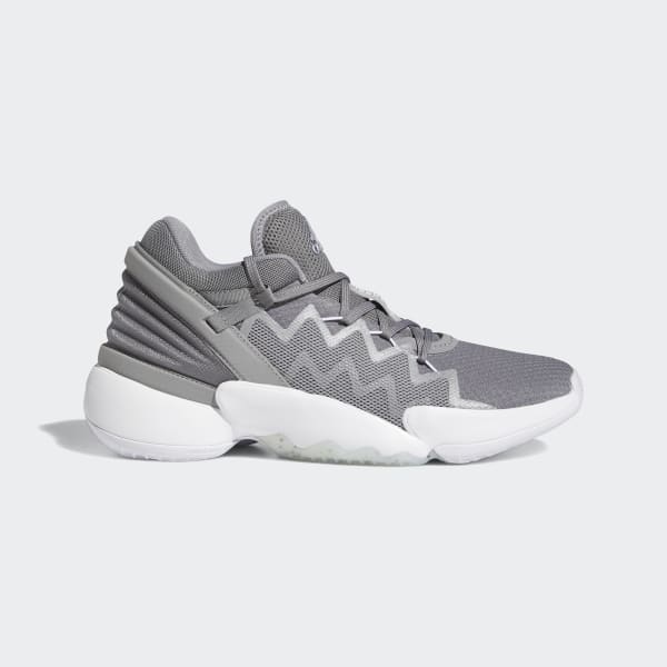 gray and white tennis shoes