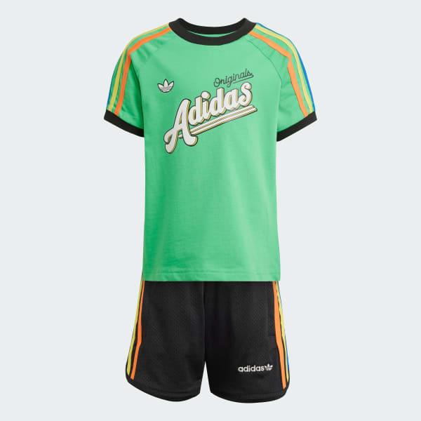 สีเขียว ชุดเสื้อยืดและกางเกงขาสั้นสำหรับเด็ก