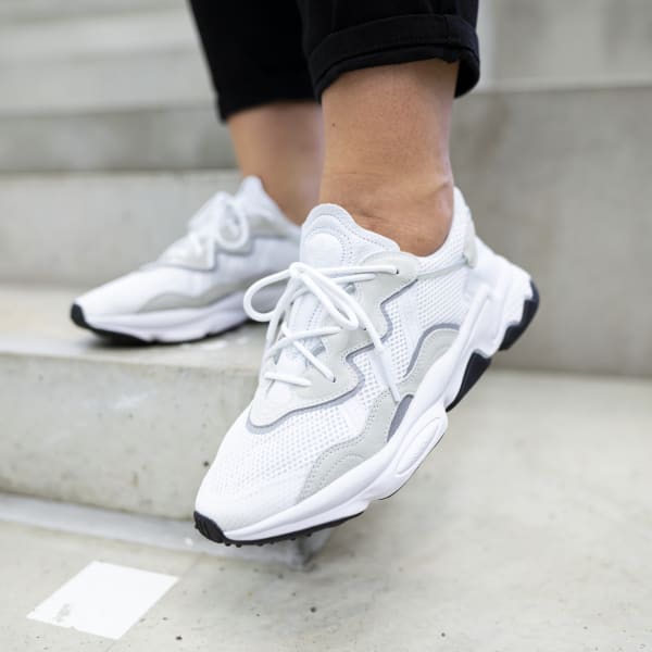 white ozweego mens