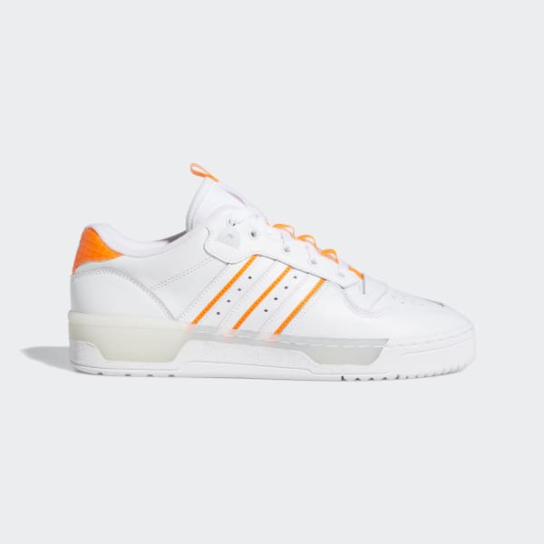 Adidas blancos con naranja