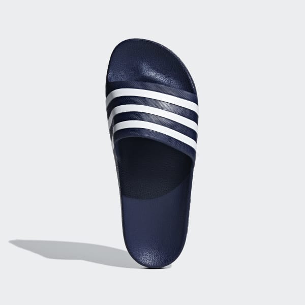 claquette adidas bleu marine