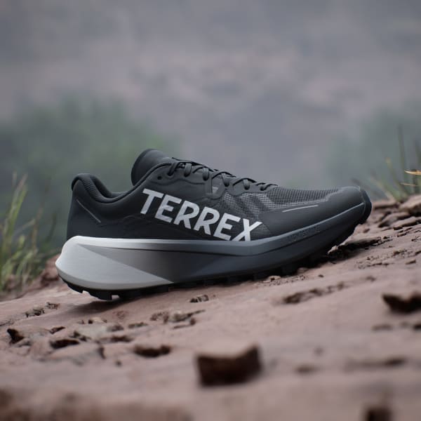 Schwarz Terrex Agravic 3 Trailrunning-Schuh