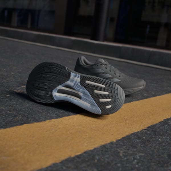 สีดำ รองเท้าวิ่ง Supernova Rise