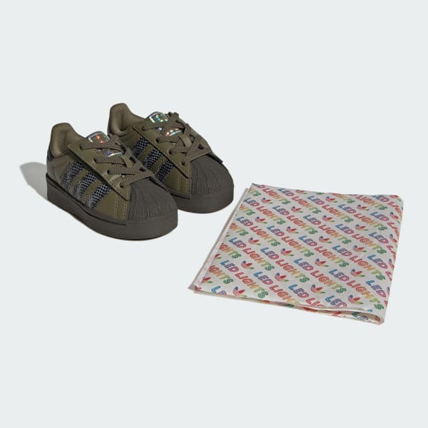 Verde TENIS SUPERSTAR LUCES LED CON TIRA AJUSTABLE Y AGUJETAS ELÁSTICAS