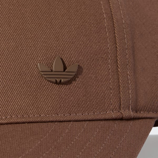 Brun Everyday Icons Cap With Tonal Metal Trefoil