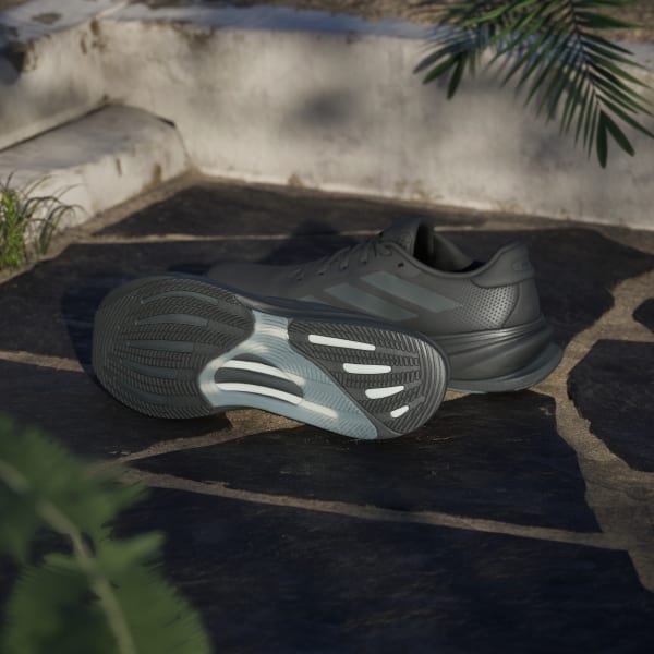 Hitam Sepatu Running Supernova Rise 2