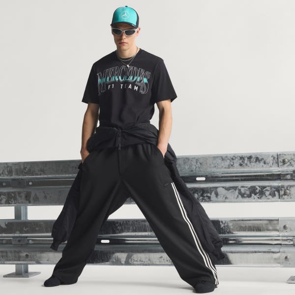 Hitam T-SHIRT GRAFIS PRIA MERCEDES - AMG PETRONAS FORMULA ONE TEAM LAS VEGAS