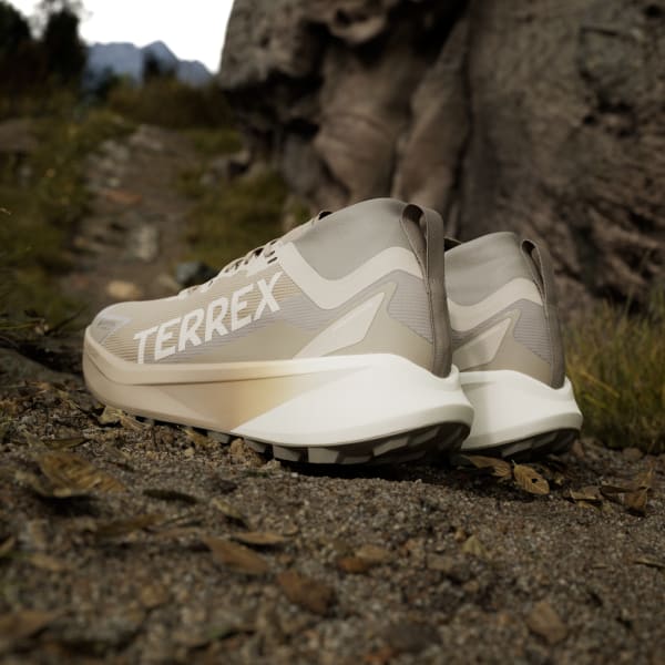 国内配送 adidas TERREX AGRAVIC GORE-TEX BLANCH CARGO/ALUMINA Terrex_Agravic_GTX_Trail_Runni