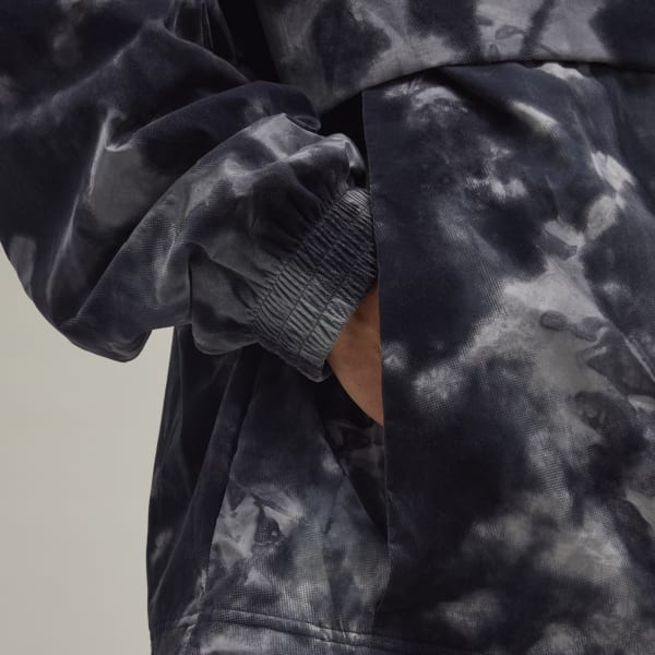 【関税込み】Y-3 ブラック 3-Stripes ナイロン シェルジャケット Y-3のブラック 3-Stripes ナイロン シェルジャケットがセール中