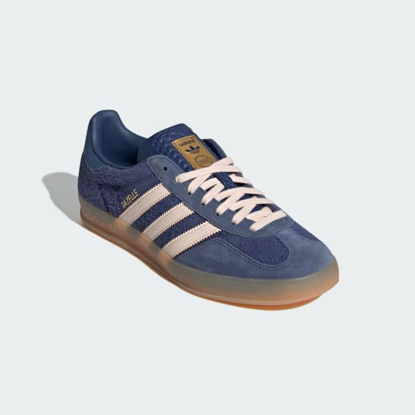 Adidas gazelle black with brown sole shop