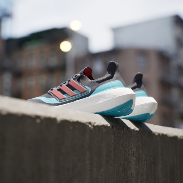 Tenis Ultraboost Light 23