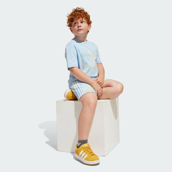 สีน้ำเงิน ชุดเสื้อยืดและกางเกงขาสั้น