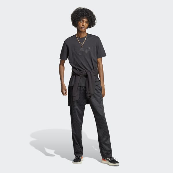 Svart Graphics Monogram Tee