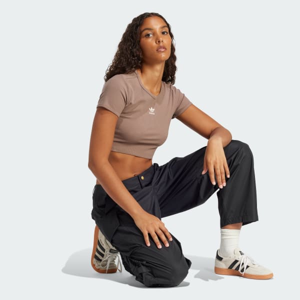 ブラウン エッセンシャルズ リブ Tシャツ