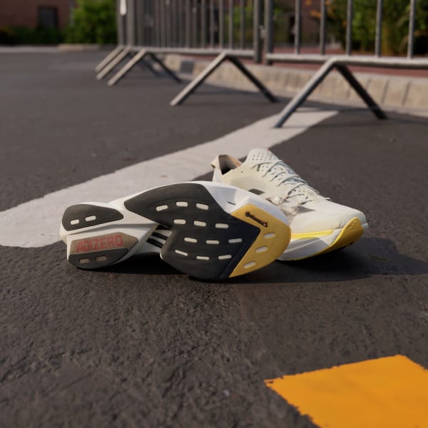 Beige Tenis ADIZERO ADIOS PRO 3