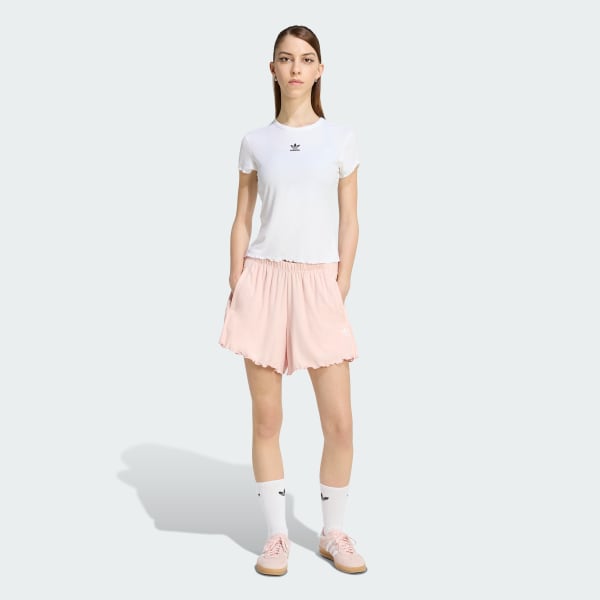 สีขาว เสื้อยืดทรงสั้นดีไซน์ขอบหยัก ESSENTIALS