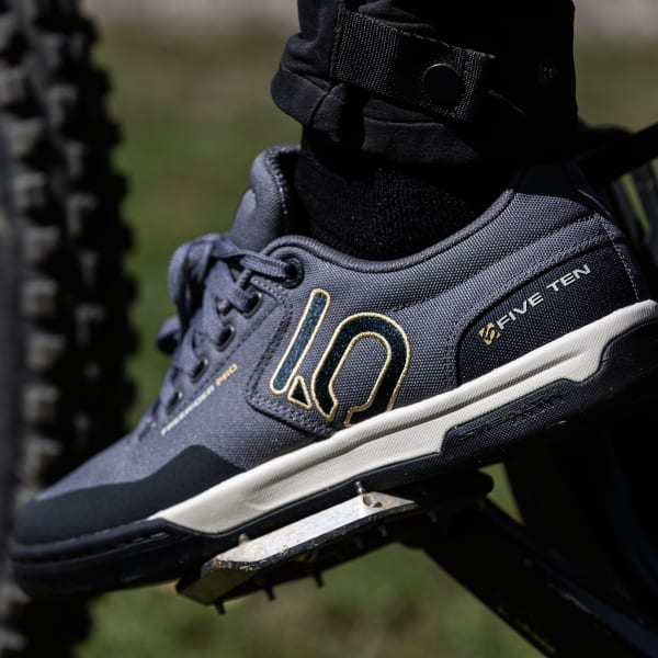 FIVE TEN FREERIDER PRO CANVAS MOUNTAIN BIKE SHOES