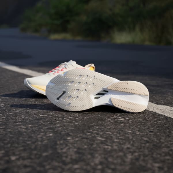 Beige Tenis Adizero Boston 12