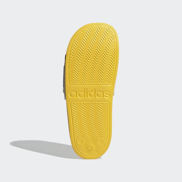 chinelo adidas pikachu