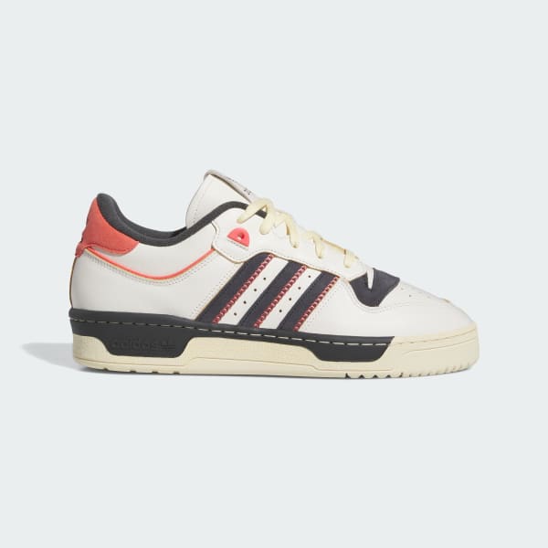 Adidas chaussure basse clearance
