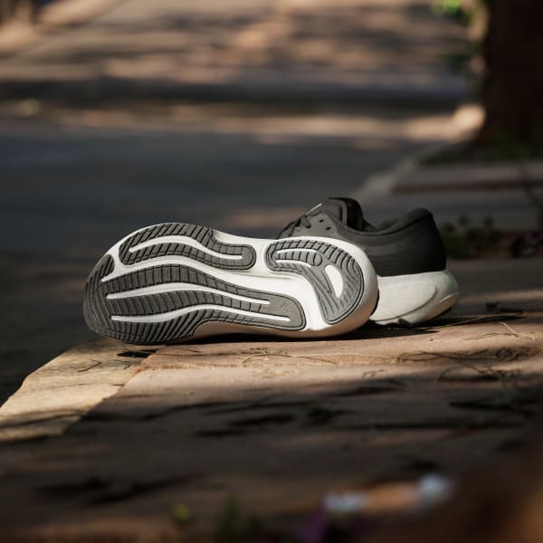 zwart SUPERNOVA RISE 3 HARDLOOPSCHOENEN