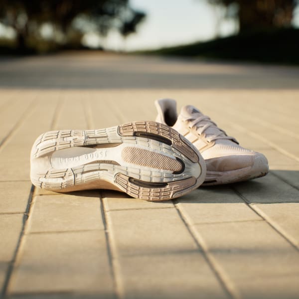 สีชมพู รองเท้าวิ่ง Ultraboost Light