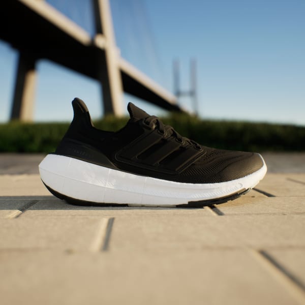 Sort Ultraboost Light sko