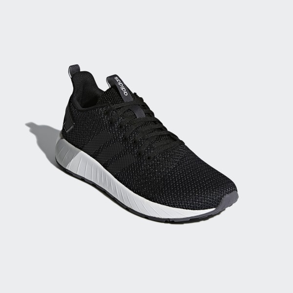 adidas negros con naranja