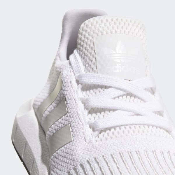 ADIDAS TRAINERS JUNIOR SWIFT RUN CORE WHITE CRYSTAL WHITE CORE BLACK ADIDAS TRAINERS JUNIOR SWIFT RUN CORE WHITE CRYSTAL WHITE CORE BLACK