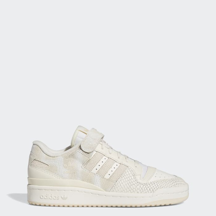 White basketball shoes low top
