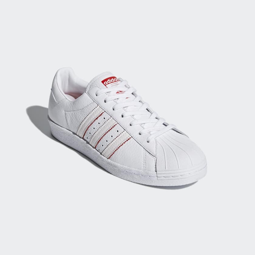 adidas yung 1 con punta dorata