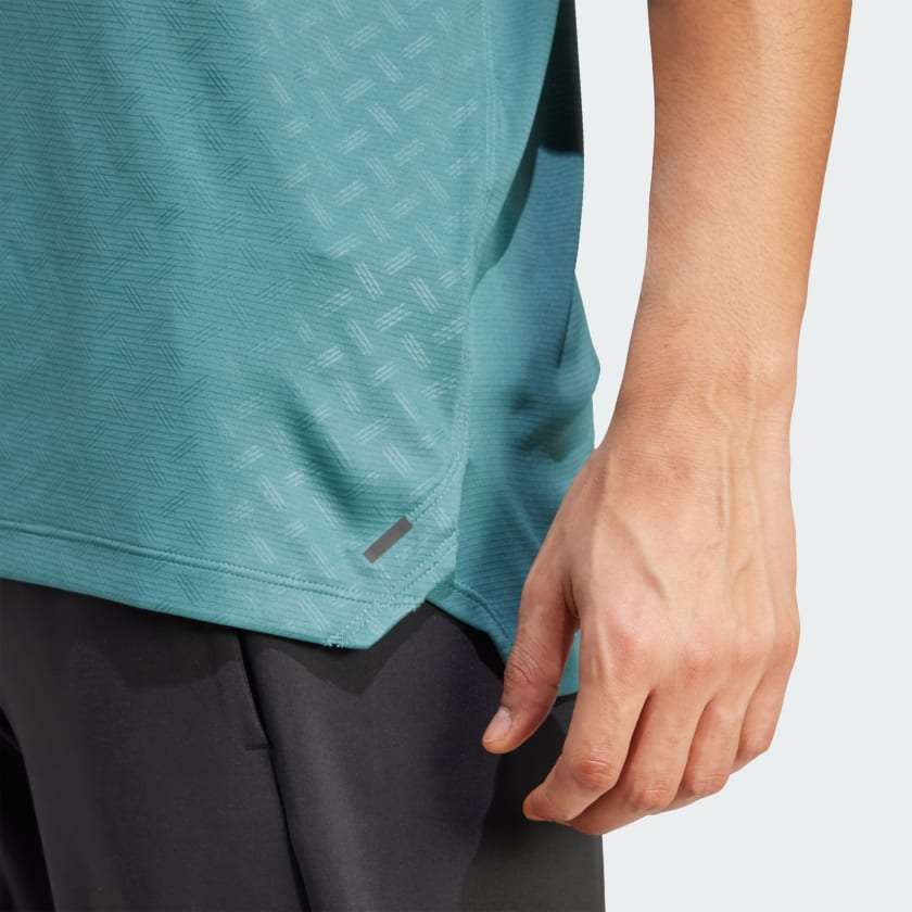 как выглядит adidas men PrimeLift 3-Stripes Tee фото