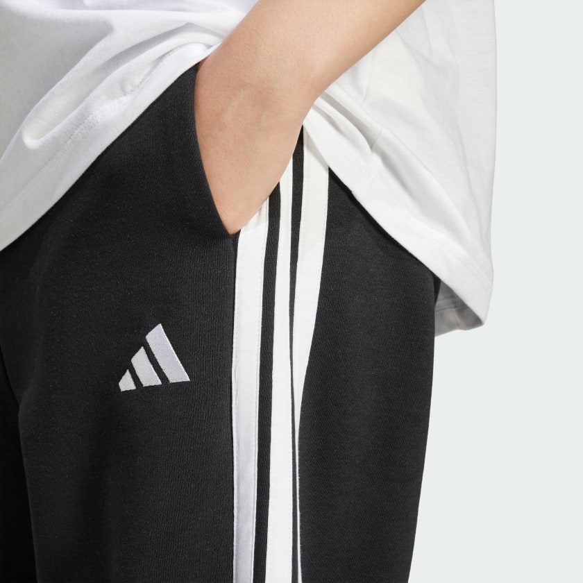 как выглядит adidas women Essentials 3-Stripes Fleece Loose-Fit Pants фото