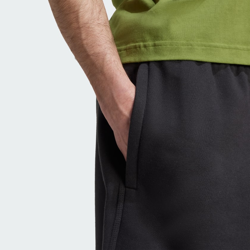как выглядит adidas men Trefoil Essentials Shorts 12 Inch фото