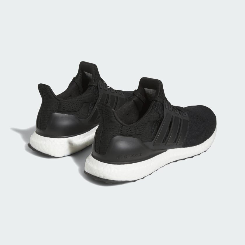 как выглядит adidas men Ultraboost 1.0 Shoes фото