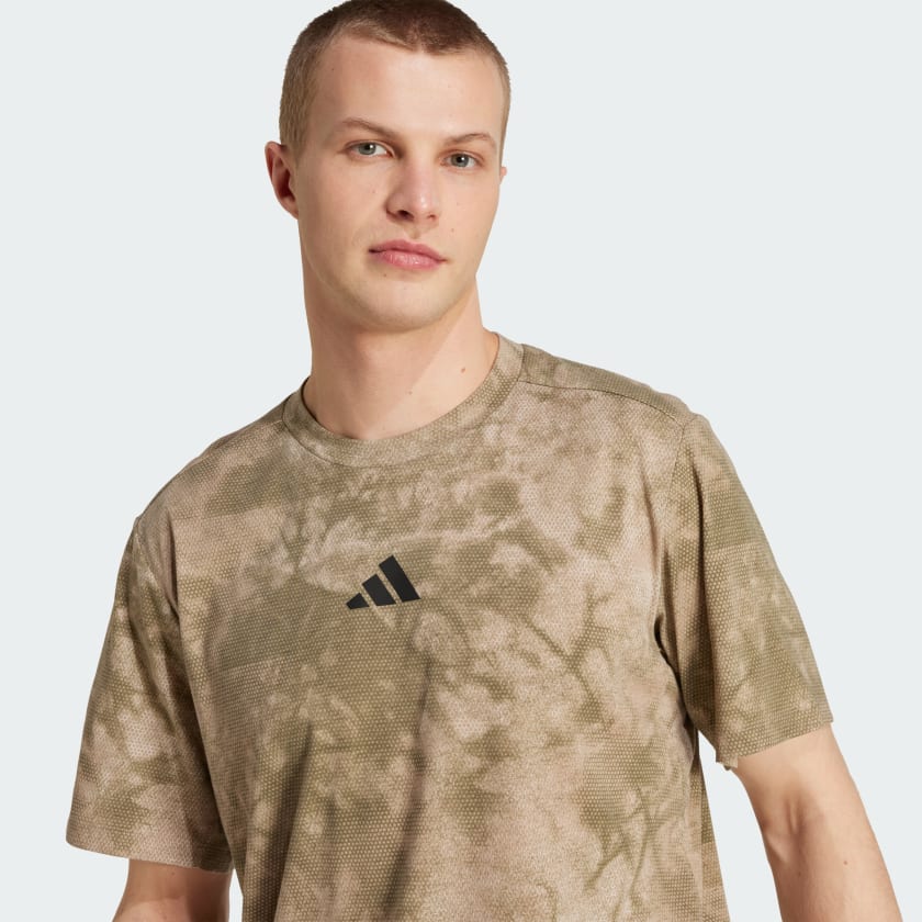 как выглядит adidas men PrimeLift Graphic Tee фото