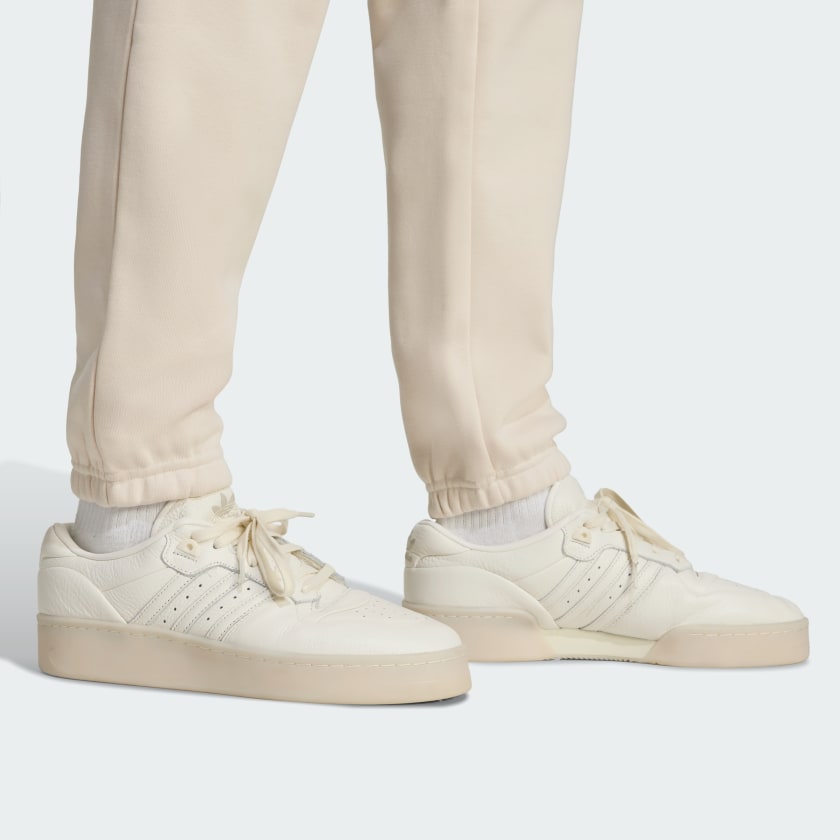 как выглядит adidas men Trefoil Essentials Pants фото