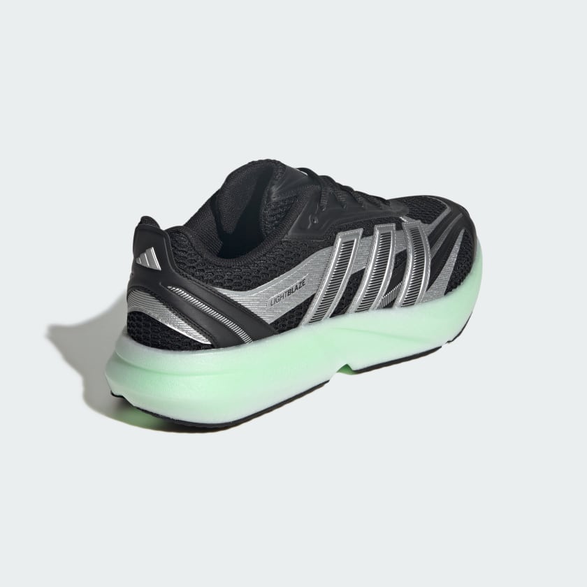 как выглядит adidas men Lightblaze Glow Shoes фото