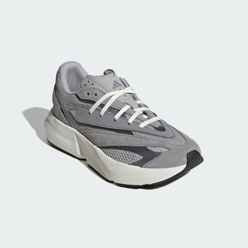 как выглядит adidas women Lightblaze Shoes фото