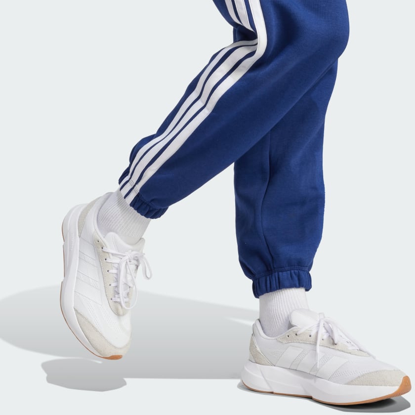 как выглядит adidas women Essentials 3-Stripes Fleece Loose-Fit Pants фото