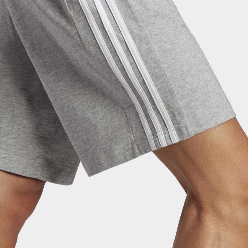 как выглядит adidas men Essentials Single Jersey 3-Stripes Shorts фото