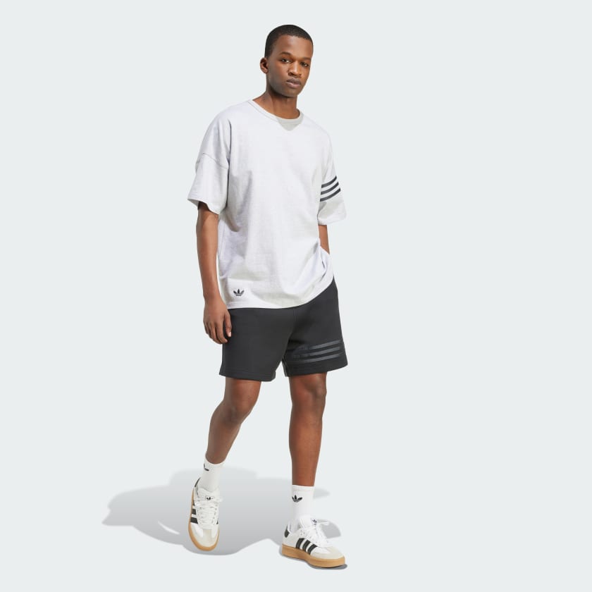 как выглядит adidas men Neuclassics Shorts фото