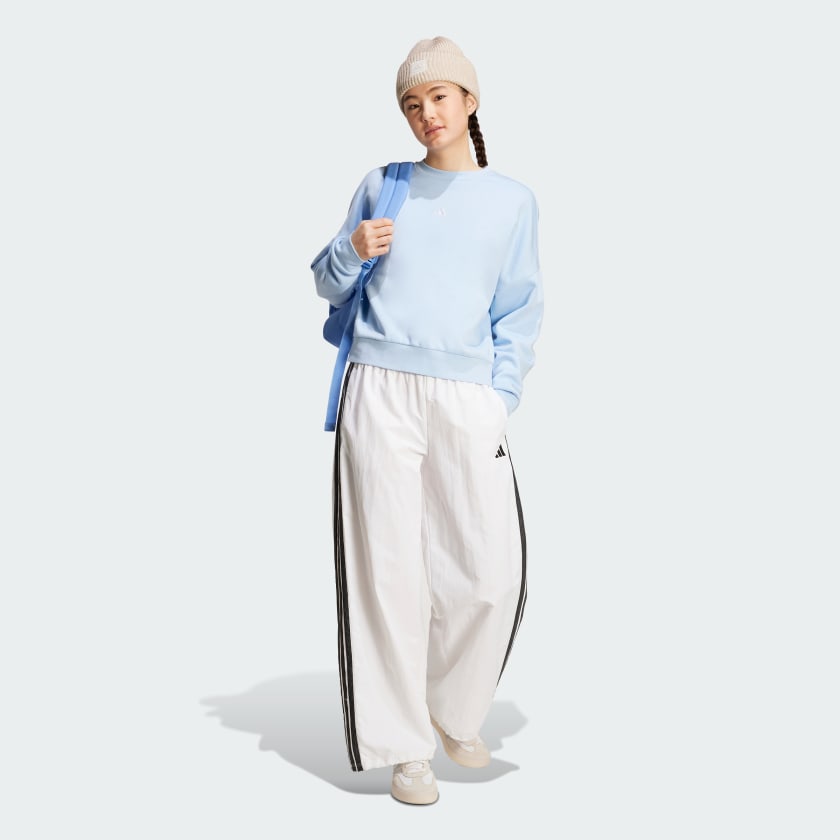 как выглядит adidas women Essentials Small Logo Feelcozy Sweatshirt фото