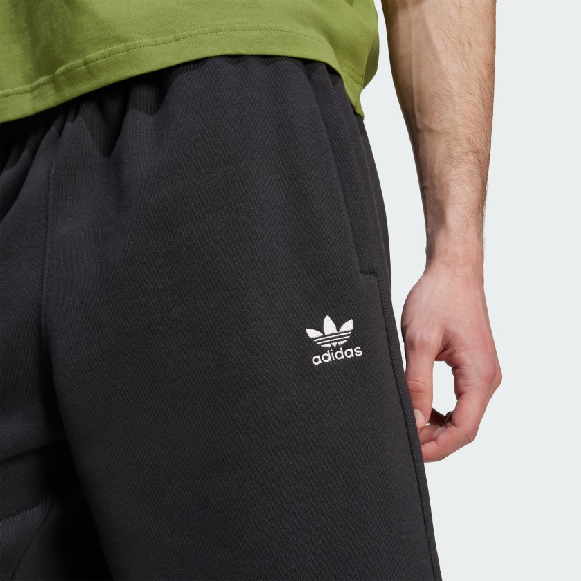 как выглядит adidas men Trefoil Essentials Shorts 12 Inch фото