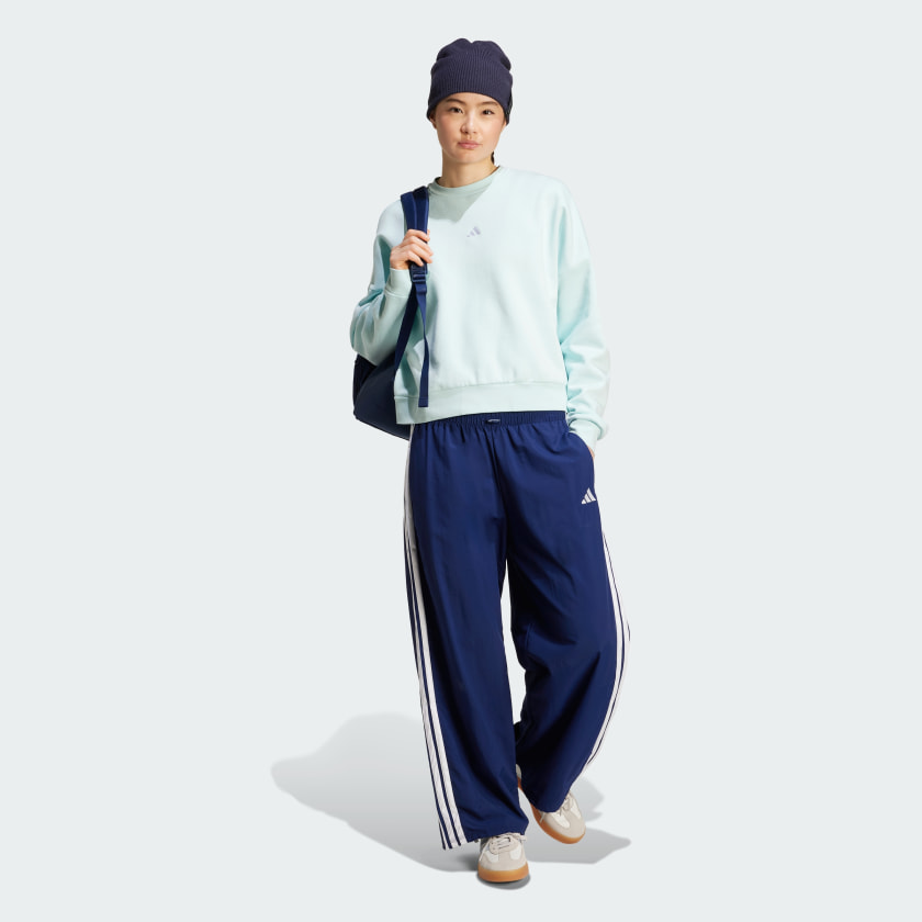 как выглядит adidas women Essentials Small Logo Feelcozy Sweatshirt фото