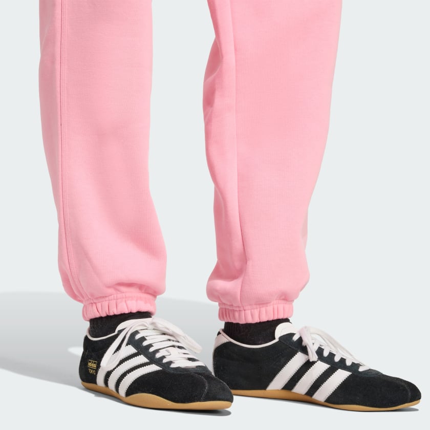 как выглядит adidas women Essentials Fleece Loose Joggers фото