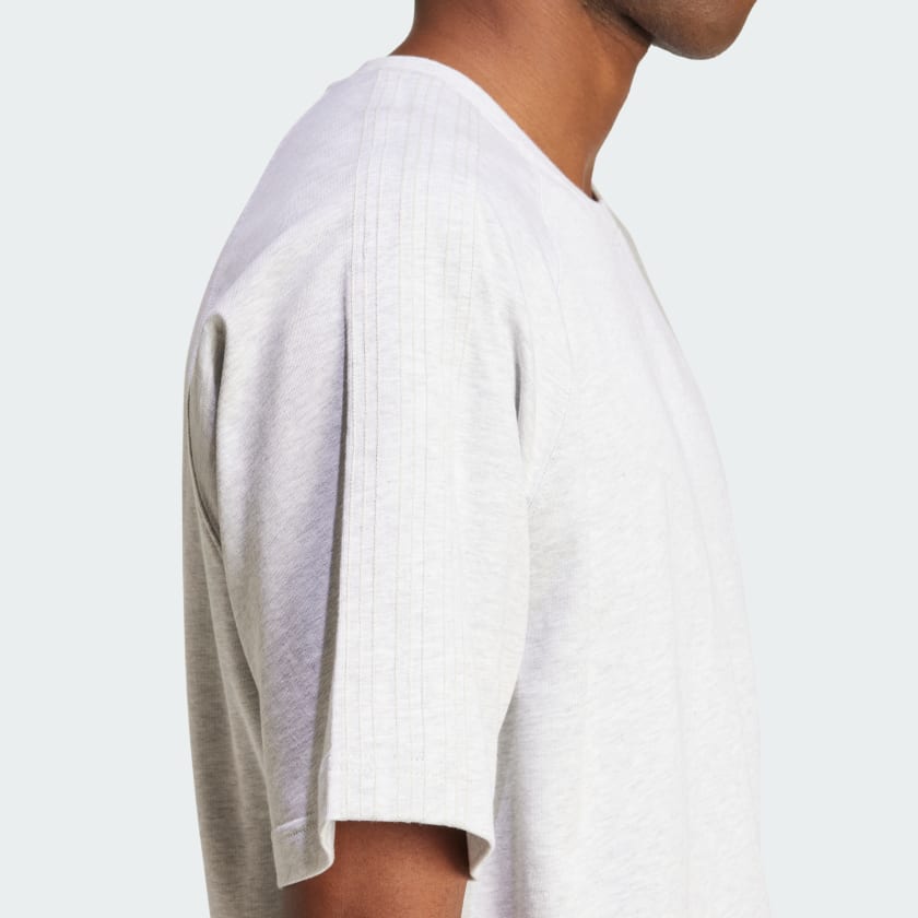 как выглядит adidas men Premium Essentials Tee фото