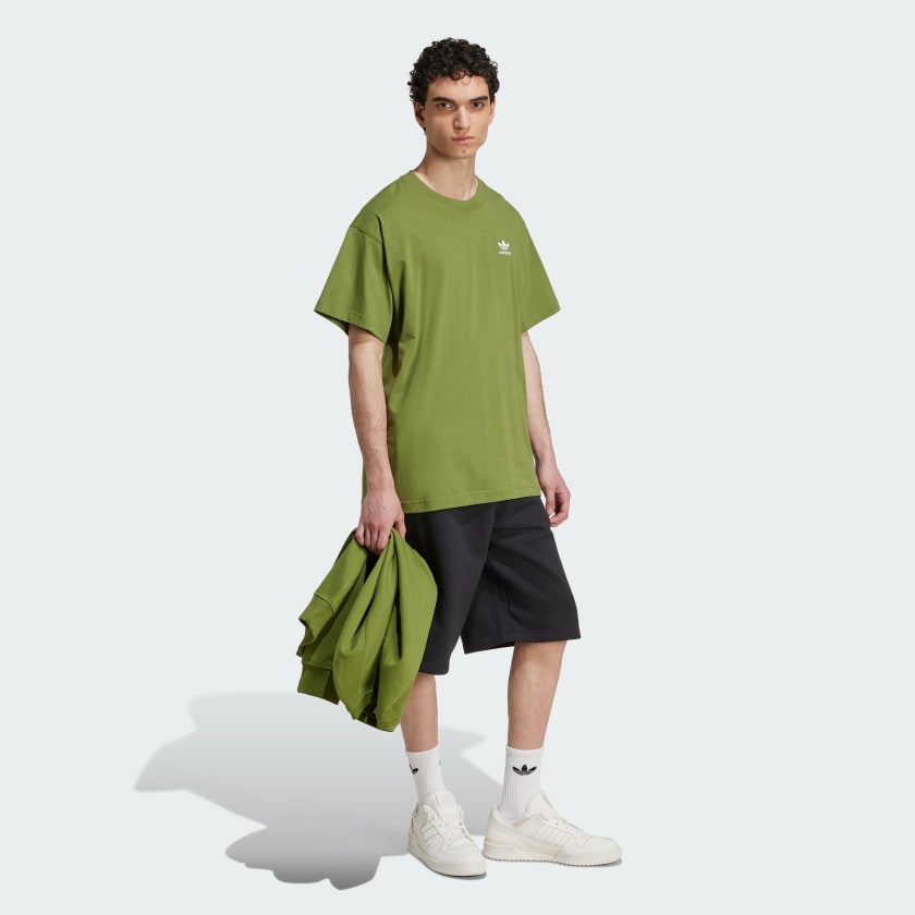 как выглядит adidas men Trefoil Essentials Shorts 12 Inch фото